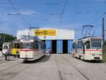 Triebwagen 44, 26 und Gelenktriebwagen 1 und Tatra T6A2 Nummer 704 der Rostocker Straßenbahn AG im Depot12 am Tag der offenen Tür am 03.08.2024