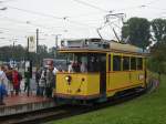 Auch der Wismarer Triebwagen aus dem jahr 1926 mit der gleichen Nummer war trotz des regnerischen Wetters und offener Plattform sehr gut besucht.
Beim Fest 130 Jahre RSAG auf dem Betriebshof (Tag der offenen Tr)
27.08.2011