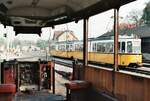 Alt und Neu: Reste eines Typs DoT4 und daneben ein Zug aus zwei GT4 auf dem Areal des SSB-Bahnhofs Möhringen (zuvor der Filderbahnhof Möhringen) .