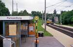 Sonderfahrt eines Straßenbahnzuges durch Stuttgart-Möhringen, der Zug nähert sich der Station Parksiedlung, und die nächste Station ist dann Möhringen Bahnhof (Datum leider