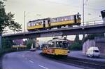 Eine Begegnung der besonderen Art: TW 104 und Vorstellwagen 120 der Stuttgarter Zahnradbahn überqueren die Brücke über die Neue Weinsteige. Darunter eine historische Straßenbahnkombination, vorn TW 802 aus der Serie T2. 
Datum: 31.05.1984