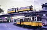 Noch eine Begegnung der besonderen Art: TW 104 mit Vorstellwagen 120 der Stuttgarter Zahnradbahn auf der Brücke über die Neue Weinsteige.