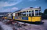 Auf dem Areal des Möhringer Bahnhofs fanden sich 1984 der DoT 4 927 und Beiwagen 1517 der Stuttgarter Straßenbahn.