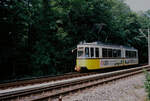 Das Waldstück der Stuttgarter Linie 3 war früher eingleisig gewesen, hier war es 1983 schon zweigleisig ausgebaut für die neuen Stadtbahnen. Die Linie 3 wurde oft nur mit einem GT4 gefahren, doch wenn die Fahrgäste zahlreicher waren, hängte die SSB noch ein  Schiffchen  an den GT4. Es war ein schönes Hobby von mir (ich war zwischen 9 und 12), mit dem  Schiffchen  durch den Wald zu fahren.