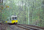 Auch für Straßenbahnfahrer war das Waldstück der Stuttgarter Linie 15 immer eine echte Aufgabe, da die Steigung sehr ausgeprägt war und das Laub auf den Schienen vor allem bei