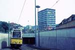 SSB Stuttgart__GS-Tw 851 taucht aus der U-Haltestelle 'Charlottenplatz' wieder auf. Sozusagen hinter dem Strombügel ist die längst abgerissene Häuserzeile zu sehen, in der sich auch der Treffpunkt der ersten Straßenbahnwagen-Retter in Stuttgart der 60er bis Anfang 70er-Jahre befand, das altmodisch gemütliche Lokal “Charlottenstuben“.__05-05-1973