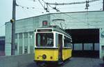 SSB Stuttgart__Der GS-Tw 851 [Uerdingen 1939] steht bereit, vor seiner Behausung, der oberen Wagenhalle Ostheim, für eine Rundfahrt auf dem Liniennetz, organisiert vom  Südwestdeutschen Straßenbahnmuseum Stuttgart , der Vor-Vorgänger-Organisation der heutigen SHB (Stuttgarter Historische Straßenbahnen),einem Kreis von theoretisch fundierten, aber auch praktischen und aktiven Straßenbahn-Rettern. Die Keimzelle in den 60er und frühen 70er Jahre aller späteren Museumsbestrebungen.__05-05-1973