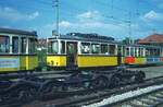 SSB Stuttgart__Gartenschau-TW (GS) 856 [Uerdingen 1939] und T2 756 als Nachbarn im Bf S-Möhringen auf einem der Schrottgleise. Dazu B2 1637.__16-05-1974