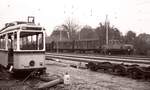 SSB Stuttgart__Gartenschau-TW (GS) 856 [Uerdingen 1939]. Wie auch ein Jahr zuvor im Bf S-Möhringen beim GS 856. Im Hintergrund der SSB (Filderbahn-) Vollspur G-Zug nach S-Vaihingen.__Herbst 1974