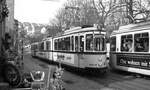 SSB Stuttgart__DoT4 923 mit B2 ( Schiffle ) als E-Wagen vom Hbf. kommend fährt durch die Friedhofstr. in Richtung Löwentor.__06-11-1976 