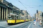 SSB Stuttgart__E-Wagen__Gleich zwei T2+B2 E-Wagen-Züge hintereinander am Schloßplatz.