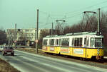 Straßenbahnzug der Stuttgarter Linie 15 fährt auf die erste Haltestelle in Heumaden zu (11.03.1984)