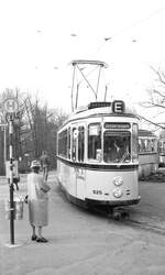 SSB Stuttgart_VerkehrsfreundeStuttgart Abschiedsfahrt für Linie 10 mit Einbeziehung weiterer Strecken. DoT4 925 In der Endschleife 'Doggenburg'.__20-03-1976