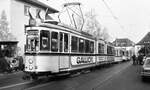 SSB Stuttgart_VerkehrsfreundeStuttgart Abschiedsfahrt für Linie 10 mit Einbeziehung weiterer Strecken. Vor der Endstation 'Doggenburg' gesellt sich ein 10er mit DoT 926 dazu.__20-03-1976