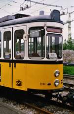 Aus einigen Wagen der Serie DoT4 (MF Esslingen) der Stuttgarter Straßenbahnen wurden ATWs, so auch hier der ATW 2044 vor dem Bw Degerloch, welcher zuvor eine Nummer der 900er Serie besaß