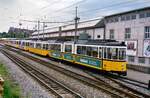 Vor dem Bw Degerloch wurden über lange Zeit einige Straßenbahnwagen als Reserve aufbewahrt.