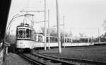 SSB Stuttgart_VerkehrsfreundeStuttgart Abschiedsfahrt für Linie 10 mit Einbeziehung weiterer Strecken. DoT4 925 mit B2 1566 in der Wendeschleife am Westbhf.__20-03-1976