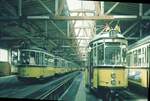 SSB Stuttgart__DoT4 934 als Linie 13 in der unteren Halle im Betriebshof Cannstatt. Daneben noch zahlreiche T2/B2 als E-Wagen Reserve.__06-1973