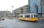 Tw 13 der Ulmer Straßenbahn verlässt im Februar 1985 die Haltestelle Hauptbahnhof in Richtung Söflingen