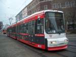 GT6N - Tw 906 am Georgenplatz zur Fahrt Richtung Neumarkt. Dahinter der Arbeitstw 207. (3.11.06)