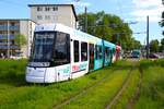 VGF Straßenbahn Frankfurt am Main mit neuer Vollwerbung am Alstom Citadis SX05 T-Wagen 307 für die Tram EM am 25.05.24 auf der Linie 17