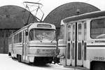 28.Januar 1985: Vor dem Straßenbahnhof Tolkewitz stehen die für den innerbetrieblichen Transport umgebauten TATRA-Triebwagen 201 002 und 201 003.