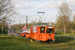 Rheinbahn/Linie D Arbeitswagen 5231 mit Jubiläumswagen am Düsseldorfer Südpark im April 2021.