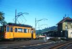 Straßenbahn Reutlingen__Die Straßenbahn in Reutlingen verkehrte das letzte Mal (auf den Linien 1 und 2) am 19. Oktober 1974. ATw 31 am Schienenlagerplatz vor dem Südbhf. Im Hintergrund die Achalm, Reutlingens Hausberg.  Nur ein Arbeitswagen ,aber mit Geschichte ! [ME 1912 für die Straßenbahn Eßlingen; 1944 zur SSB als Tw 565; 1949 nach RT als Tw 31, spätestens ab 1966 als ATw in orange; 1974 Sammlung Pollitzer; 1980 ins DSMH e.V. Wehmingen; 1992 nach Zwickau,Umbau in Krakau zum  historischen  Bw 17. [Quelle: Homepage der Freunde des Nahverkehrs Zwickau e.V.]. __29-07-1974