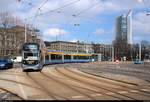 NGT12-LEI (Bombardier Flexity Classic XXL), Wagen 1230, der Leipziger Verkehrsbetriebe (LVB) als Linie 15 von Leipzig-Miltitz nach Leipzig-Meusdorf erreicht die Haltestelle Wilhelm-Leuschner-Platz.