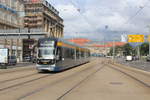 Leipzig LVB SL 15 (NGT12 (LVB-Typ 38) 1210) Tröndlinring. - Im Hintergrund befindet sich der imposante Leipziger Hauptbahnhof. - Der Tröndlinring ist nach dem Juristen und Politiker Carlo Bruno Tröndlin (1835 - 1908) benannt worden. Tröndlin war 1899 bis 1908 Oberbürgermeister der Stadt Leipzig.