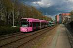 VGF Bombardier Flexity Classic S-Wagen 252+2xx am 10.04.22 in Frankfurt als Stadionverkehr auf der Linie 20