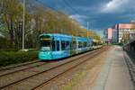 VGF Bombardier Flexity Classic S-Wagen 273+261 am 10.04.22 in Frankfurt als Stadionverkehr auf der Linie 20