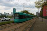 VGF Bombardier Flexity Classic S-Wagen 211+2xx als Linie 20 Stadionverkehr am 23.04.22 in Frankfurt