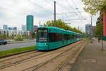 VGF Bombardier Flexity Classic S-Wagen 210+227 als Linie 20 Stadionverkehr am 23.04.22 in Frankfurt