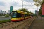 VGF Bombardier Flexity Classic S-Wagen 225+2xx als Linie 20 Stadionverkehr am 23.04.22 in Frankfurt