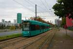 VGF Bombardier Flexity Classic S-Wagen 233+2xx als Stadionlinie 20 Doppeltraktion am 24.09.22 in Frankfurt am Main