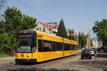 NGTD8DD 2611 der Linie 12 im eingleisigen Streckenabschnitt in der Warthaer Straße kurz vor der Endstelle Leutewitz.