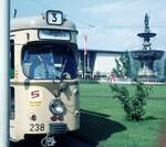 Straßenbahn Würzburg__Tw 238 auf Linie 3 in der Schleife vor dem Hbf.