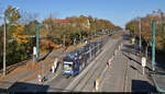 Duewag/Siemens MGT6D, Wagen 602, mit Werbung für die Merkur Spielbank Halle (Saale), hält an der S-Bahn-Station Halle Rosengarten, die gerade umgebaut wird.