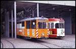Neben einem Arbeitswagen steht auch der Düwag Gelenkzug 227 am 24.5.1990 im Betriebshof in Heidelberg.