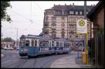 Am 24.5.1990 war dieser Düwag Gliederzug Nr. 235 in Heidelberg auf der Linie 4, hier am Hauptbahnhof, unterwegs.