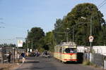 Vor knapp 10 Jahren noch tägliches Stadtbild in Düsseldorf: DüWag GT8 auf der 706. Am Autofreien Sonntag hat die Rheinbahn dann in Zusammenarbeit mit der Linie D verschiedene Oldies auf Linie geschickt. Mit 2965 wurde ein Umlauf auf der 706 besetzt, hier in Düsseldorf Hamm am Bahnhof.