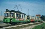 Straßenbahn Reutlingen__Der morgendliche 4-Wagen-Schülerzug kommt (fast) leer aus Reutlingen zurück, allerdings jetzt mit Tw 35 (Stoß-Tw-Betrieb an der Stumpf-Endstelle in der Wilhelmstr.) in der Ausweiche beim Südbhf.__05-09-1974 