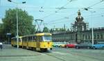 Straßenbahn Dresden__Tatra-Zug mit führendem Tw 484 am Zwinger.__05-1990