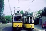 SB Stuttgart__Begegnung von GS-Tw 851 mit T2-B2-Zug der Linie 10 im Herdweg, auf der Strecke zur 'Doggenburg'.__05-05-1973