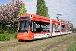 Straßenbahn Mainz / Mainzelbahn: Stadler Rail Variobahn der MVG Mainz - Wagen 221, aufgenommen im April 2020 in Mainz-Bretzenheim.