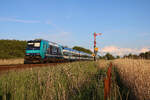 DB 245 211-8 verlässt mit einem RE6 den Bahnhof Klanxbüll zur Fahrt nach Westerland(Sylt).