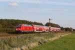 245 005 mit Doppelstockwagen auf dem Weg nach Westerland am 15. September 2023 bei Klanxbüll.