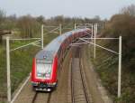 RE 21577 rast mit 140 km/h durch Altenfelde Richtung Reinfeld (Holst.). Aufgenommen am 6.04.09 von einer Bahnbrcke.