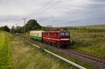 Am Abend, des 09.08.2023 rollte die schöne 211 073 der TRG bei Borchtitz durch die Vallachei.